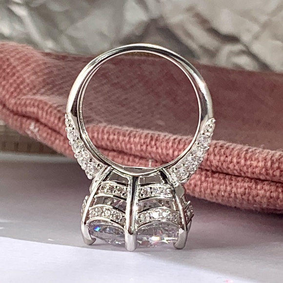 925 Sterling Silver CZ Ring Sz 7 - Picture 9 of 15